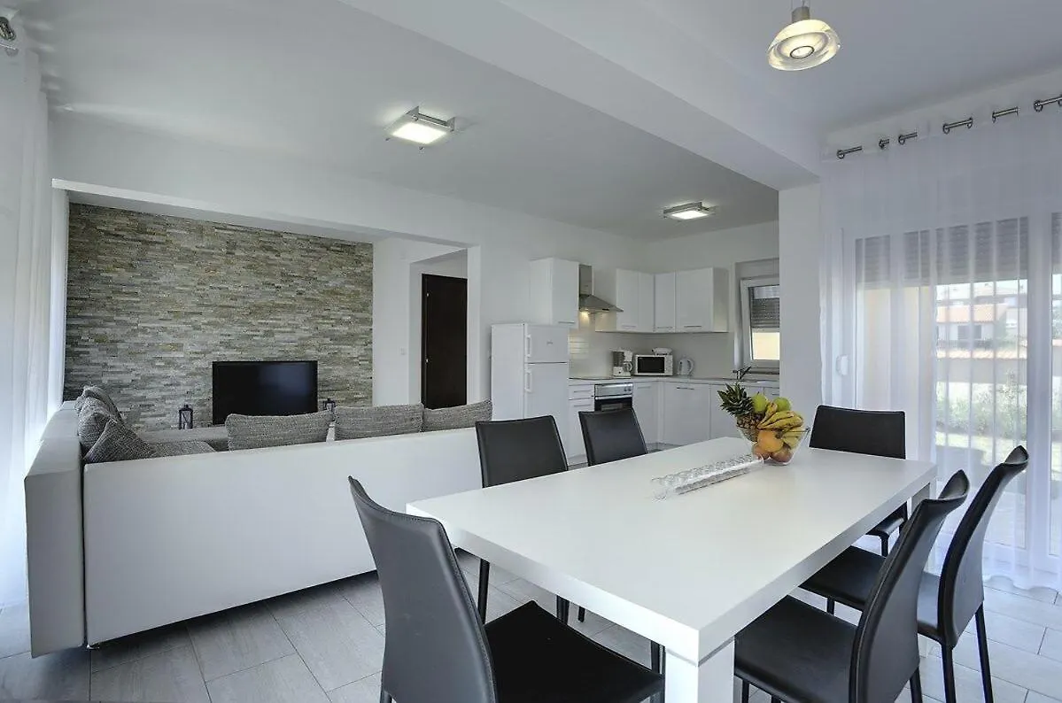 Holiday home Villa Lara 2 Liznjan