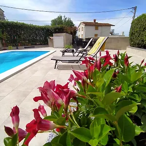 Apartament Krasa Sea View Apartmants With Pool, Ližnjan